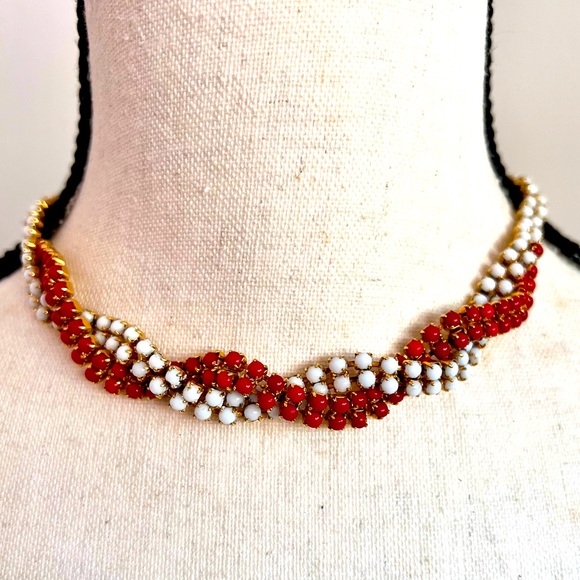 Vintage Red White Twisted Glass Beaded Necklace Gold Tone Setting - Picture 3 of 7